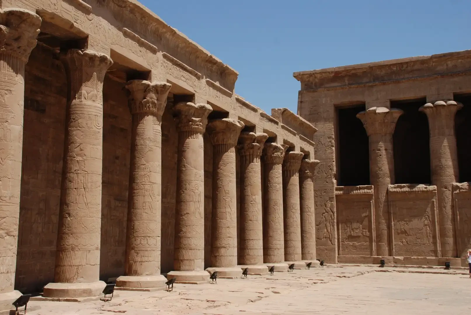 8-Day Luxury Dahabiya Yacht on the Nile & King Tut Adventure